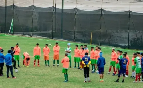 San Marcos de Arica entrena en el Valle de Azapa a esperas del reinicio del campeonato de Primera B (San Marcos)