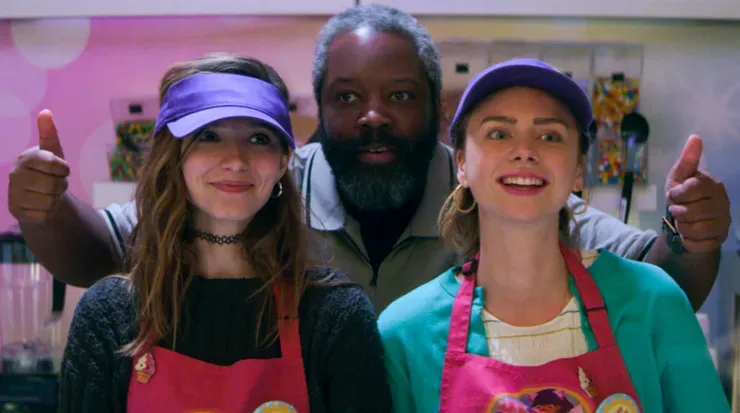 Kadeem Hardison es Bowser Jenkins en “Adolescentes Cazadoras de Recompensas”.