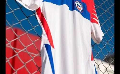 La nueva segunda casmiseta de la selección chilena.