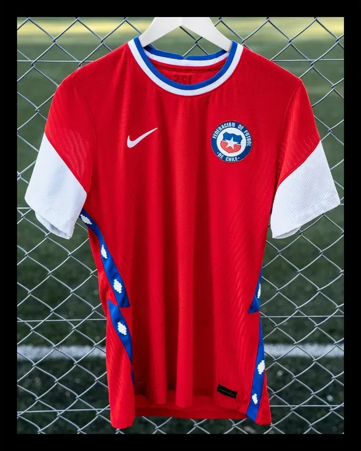 Algunos de los detalles de la nueva camiseta de la Selección Chilena que Nike presentó a los fanáticos.