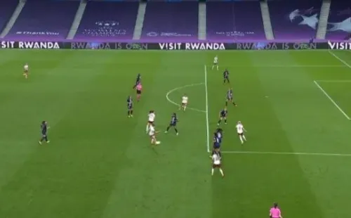 ¿Un pelo adelantada? Gol del Arsenal a Christiane Endler.