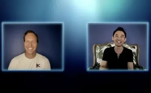 Patrick Wilson junto a James Wan en DC Fandome.