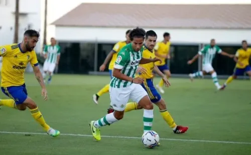 El Real Betis de Manuel Pellegrini debió trabajar hasta el final para poder conseguir la victoria ante el Cádiz. Foto: Twitter