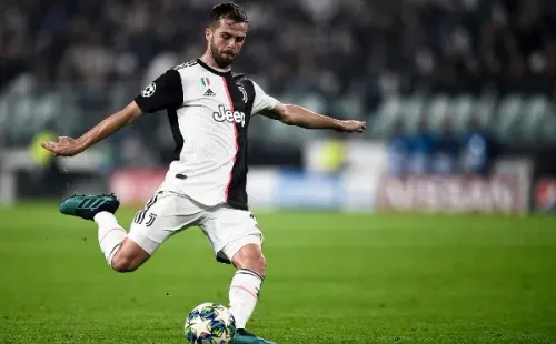 El nuevo refuerzo del Barcelona, Pjanic, con covid-19