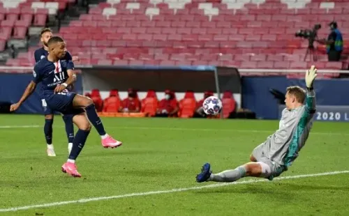 Kylian Mbappé tuvo en sus pies la apertura de la cuenta, pero no pudo batir al muro Manuel Neuer. Foto: Getty Images