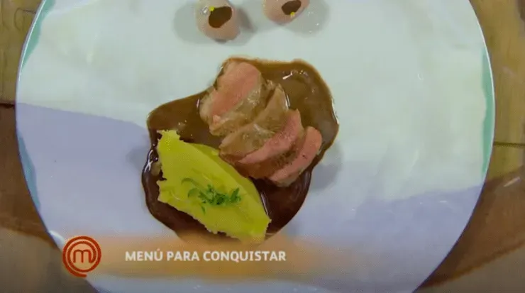 Fondo de César: Magré de pato y puré de papas criollas.