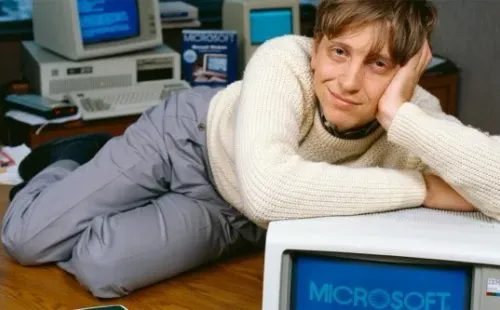 Bill Gates impulsó su fortuna con Windows 95.