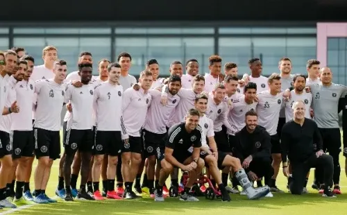 David Beckham junto al plante del Inter de Miami (Getty Images)