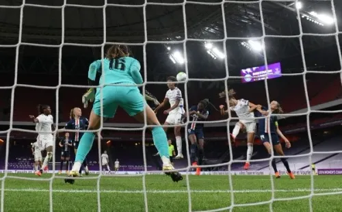 Tiane Endler tapó todo, pero en el gol del Lyon no tuvo nada que hacer.Foto: Getty Images