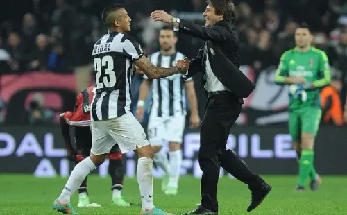 De conseguirlo, Antonio Conte volvería a tener a una de sus piezas claves para dominar el fútbol italiano. Con Vidal, fue multicampeón en Juventus. Foto: Getty Images