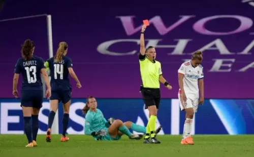 Tiane Endler generó la expulsión de una de las jugadoras del Lyon, pero no les alcanzó para avanzar a la final. Foto: Getty Images