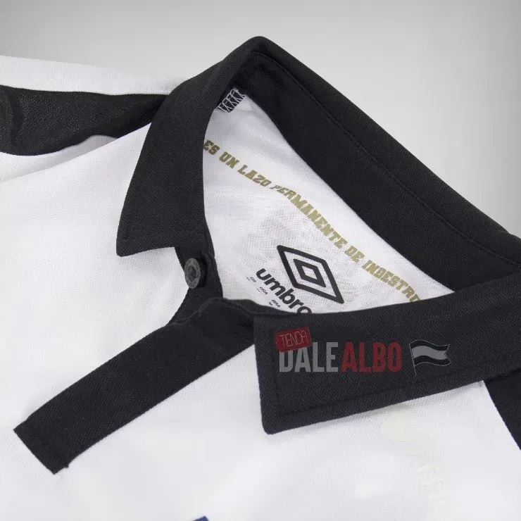 La frase “es un lazo permanente de indestructible unión” estará en el cuello de la camiseta.