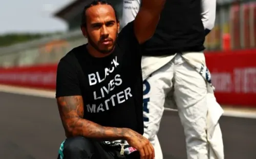 Lewis Hamilton protesta
