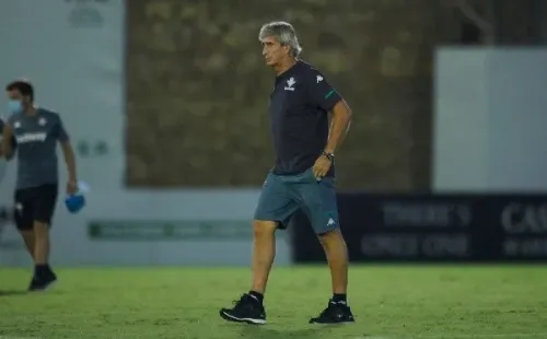 Manuel Pellegrini entrenando al Real Betis