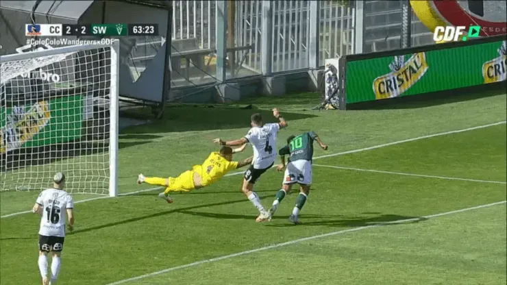 Enzo Gutiérrez le ganó la posición a Zaldivia y puso el 2-2 parcial. Foto: CDF