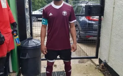 El francés de 39 años fichó con el Brentham FC para ponerse a tono para el evento benéfico de la UNICEF en Old Trafford.
