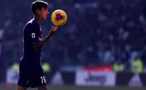 El chileno arrojó nuevamente resultado positivo por COVID-19 y deberá seguir aislado del plantel de la Fiorentina.