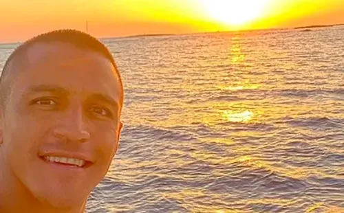 La foto de Alexis Sánchez sólo en un yate.