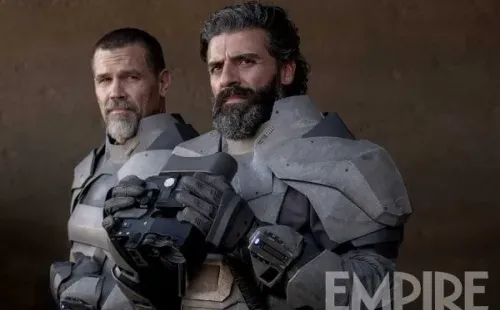 Gurney Halleck (Josh Brolin) y el Duque Leto Atreides (Oscar Isaac), en otra de las escenas de “Dune”.