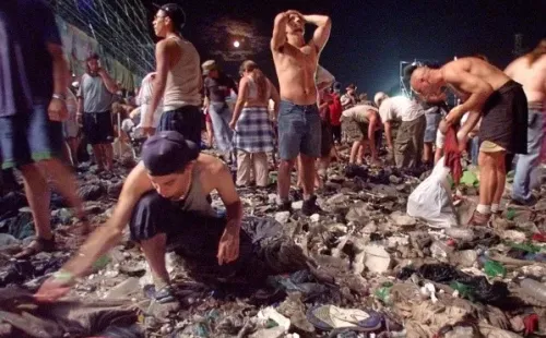 La edición de Woodstock de 1999 estuvo marcada por la violencia y el vandalismo.