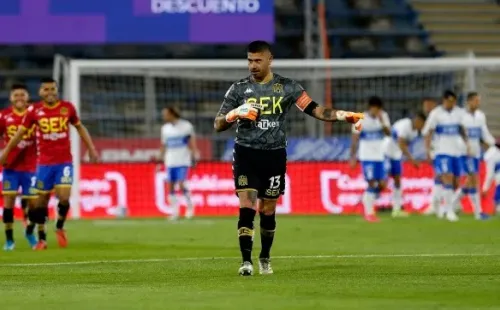 Diego Sánchez fue un muro ante Universidad Católica, atajando todo lo que iba al arco. Foto: Agencia Uno