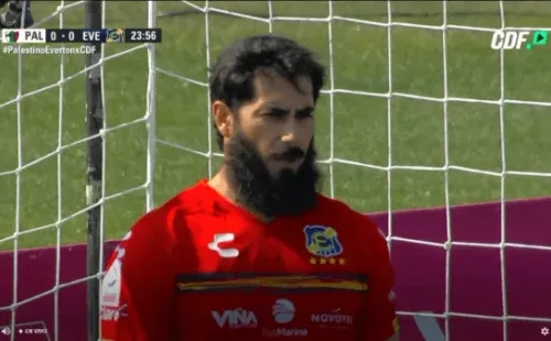 Johnny Herrera y su barba contra Palestino.