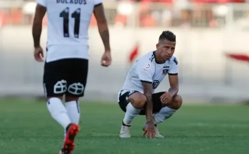 Los hinchas de Colo Colo piden la salida inmediata de Leo Valencia, denunciado por violencia intrafamiliar. Foto: Agencia Uno