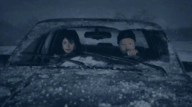 Jessie Buckley y Jesse Plemons en “Pienso en el final”.