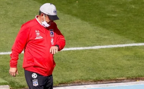 Gualberto Jara está preocupado por los errores de Colo Colo. Foto: Agencia Uno