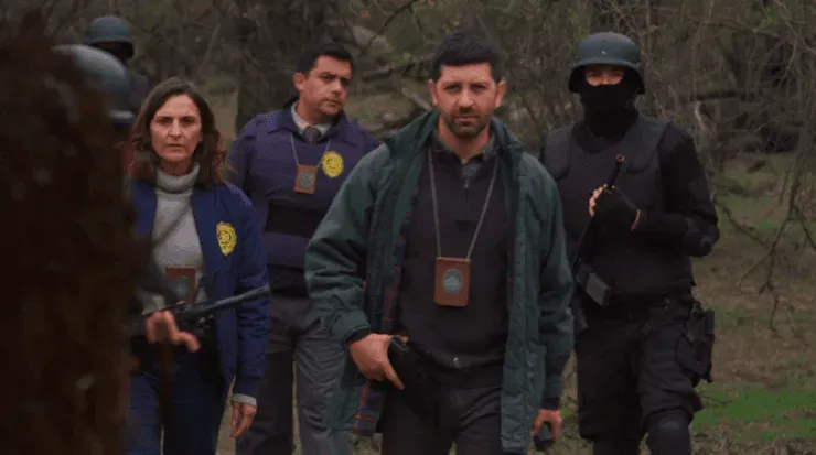 Antonia ZegerseIván Álvarez de Araya son dos de los protagonistas de “Dignidad”, la nueva serie de Amazon Prime Video y Mega.