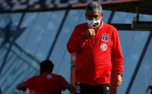 Colo Colo continúa con Gualberto Jara como DT interino a menos de una semana del duelo por Libertadores ante Peñarol.
