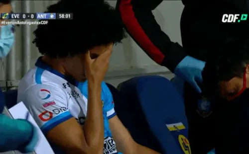 Eduard Bello volvió a lesionarse de gravedad en el estadio Sausalito.