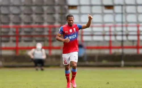 César Munder, Universidad Católica