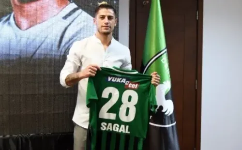 Ángelo Sagal fue presentado días atrás en el Denizlispor.