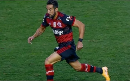 Mauricio Isla sigue dando que hablar en el fútbol brasileño y asoma como titular este domingo. Foto: Getty Images