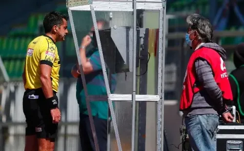 El DT de Huachipato cree que los cobros de Julio Bascuñán favorecieron a los Caturros.