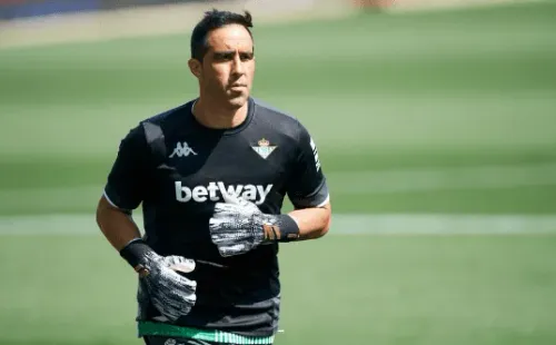 Claudio Bravo reconoció que quiere ser DT cuando termine su carrera. Foto: Getty Images