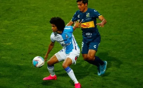 Los pumas no solo perdieron dos puntos en el empate con Everton la fecha pasada, si no que también a su delantero Eduard Bello por una fractura en su mano. (Foto: Agencia UNO)