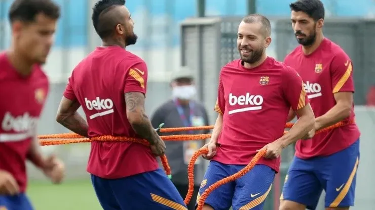 Arturo Vidal entrena en el Barcelona