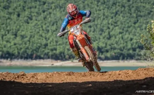 El chileno de 18 tuvo un este viernes su debut en el campeonato de Enduro GP en Francia.
