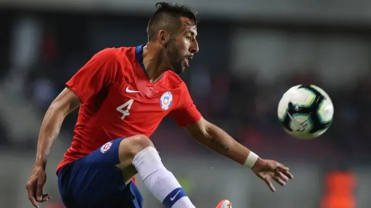Mauricio Isla tiene covid