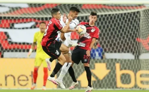 Colo Colo ante Athletico Paranaense