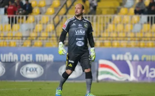Eduardo Lobos vivió su último año como profesional en Everton el año pasado. Foto: Agencia Uno