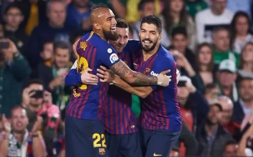 Suárez deja el Barca tras siete temporadas, donde hizo grandes amigos, como Lio Messi y Arturo Vidal.