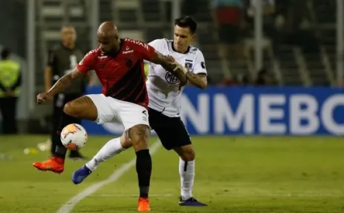 Colo Colo jugó en marzo ante Paranaense por la Copa Libertadores. Ahora, irá por el triunfo en Brasil ante el mismo rival pero en Curitiba. | Foto: Agencia Uno.