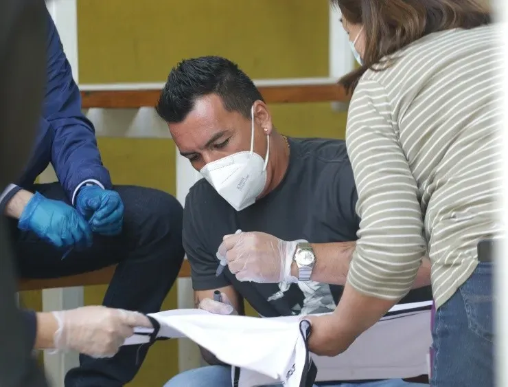 La historia de Esteban Paredes comenzó en Villa Carrascal, y así para transformarse en uno de los ídolos del fútbol chileno.