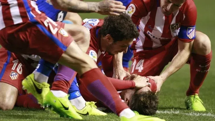 La imagen de Fernando Torres desplomado impactó a millones. | Foto: Getty Images.