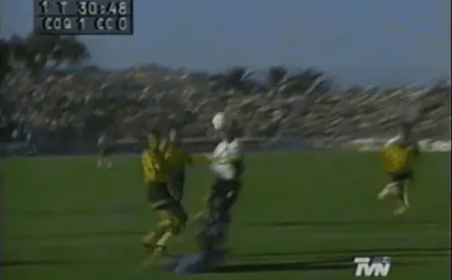 El instante de la lesión de Ivo Basay quedó plasmada en la transmisión de aquel compromiso. | Foto: Captura TVN.