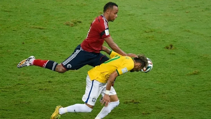 El instante donde ocurrió la lesión de Neymar en el Mundial de Brasil 2014. | Foto: Getty Images.