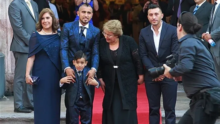 Arturo Vidal y la Presidenta Michelle Bachelet